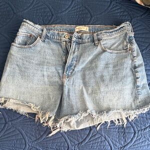 Abercrombie & Fitch Curve Love High Rise Dad Short